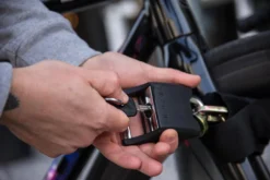 Hiplok Original - Wearable Chain Lock -Carrera Store 126130d