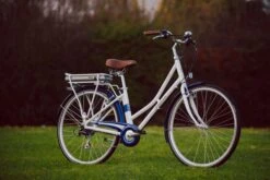 Pendleton Somerby Electric Hybrid Bike - White And Navy - 17", 19" Frames -Carrera Store 279718j