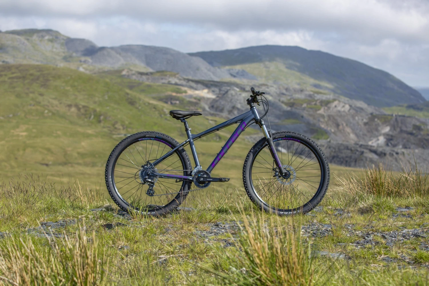 Carrera Vengeance Womens Mountain Bike - Grey - S, M, L Frames 2 Carrera Vengeance Womens Mountain Bike - Grey - S, M, L Frames - Image 2